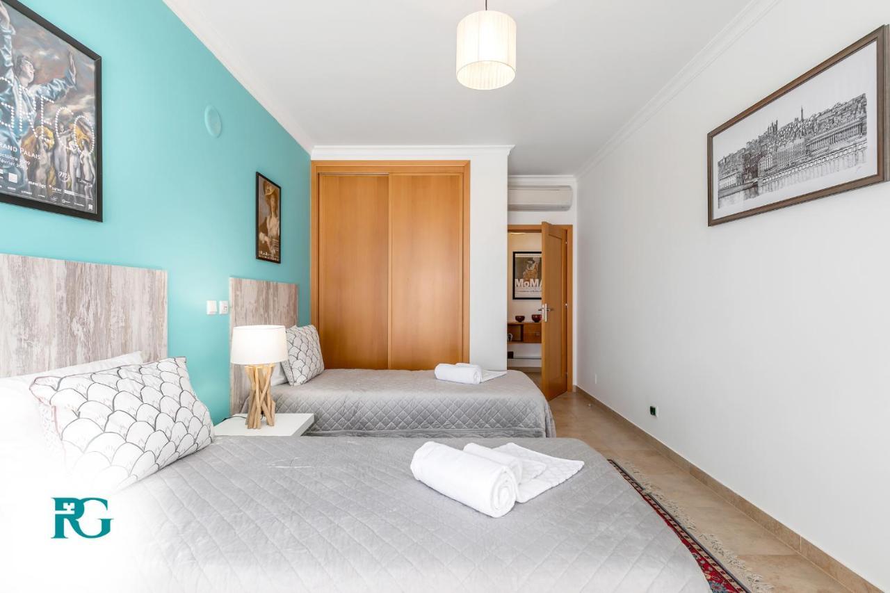 Luxury Penthouse Near Center #1933 * Lagos